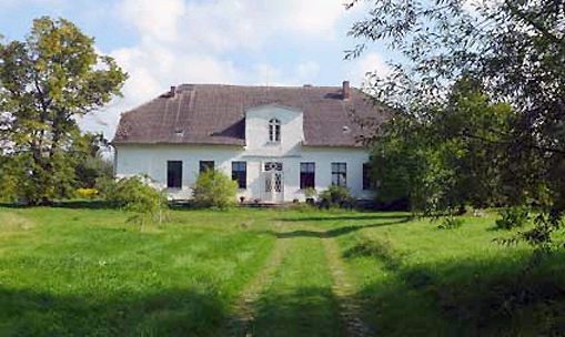 Foto von Gutshaus Syberberg: Erell [GFDL or CC BY-SA 3.0], via Wikimedia Commons